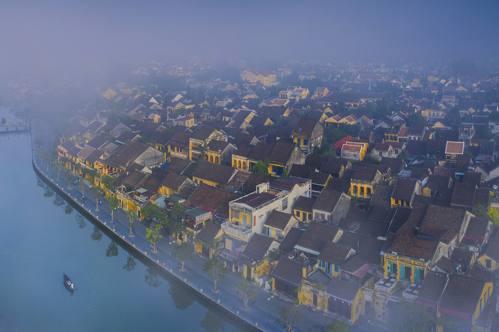 Hội[-]An[-]huyền[-]ảo[-]với[-]góc[-]nhìn[-]từ[-]trên[-]cao[-]của[-]nhiếp[-]ảnh[-]gia[-]Trần[-]Bảo[-]Hòa